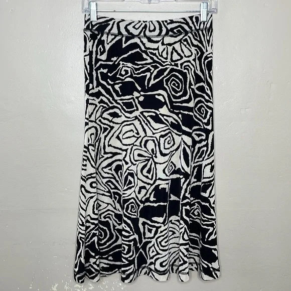 CHICO’S TRAVELERS Skirt Black and Tan Abstract Stretchy Liquid Knit Modest XXS - Picture 8 of 8